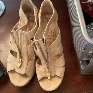 Merona uses wedge shoes nude color